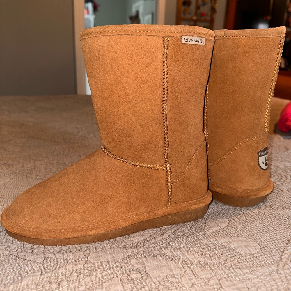 Bearpaw Emma Short Women's Winter Boots Size 8
